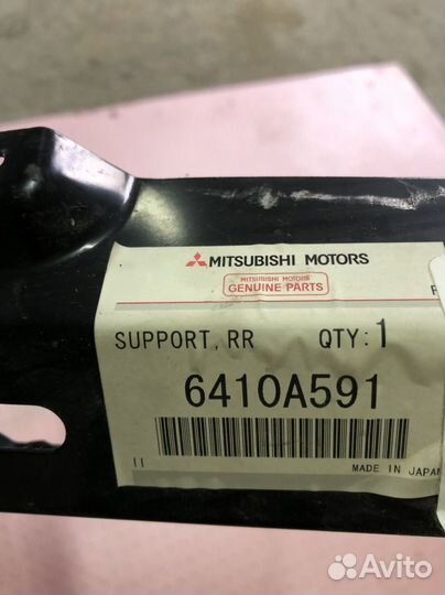 Pajero Кронштейн заднего бампера левый