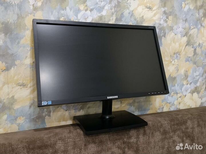 Full HD монитор Samsung 22 