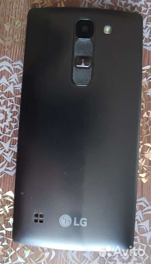 Телефон LG