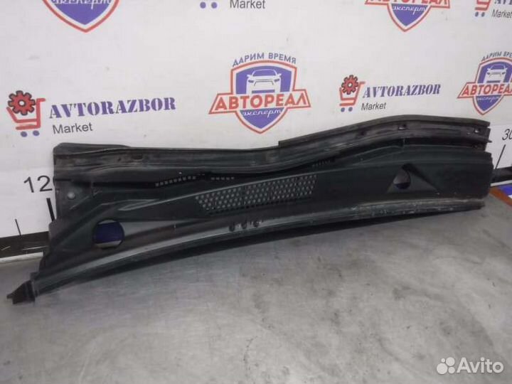 Решетка под лобовое стекло передняя левая