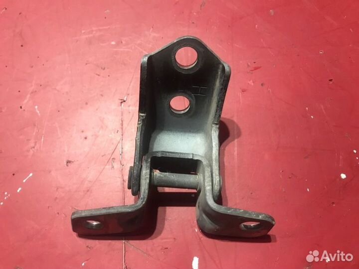 Петля двери передняя правая Mazda 6 GG L3C1 2004
