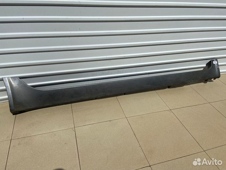 Накладка порога наружняя правая Nissan Primera P12