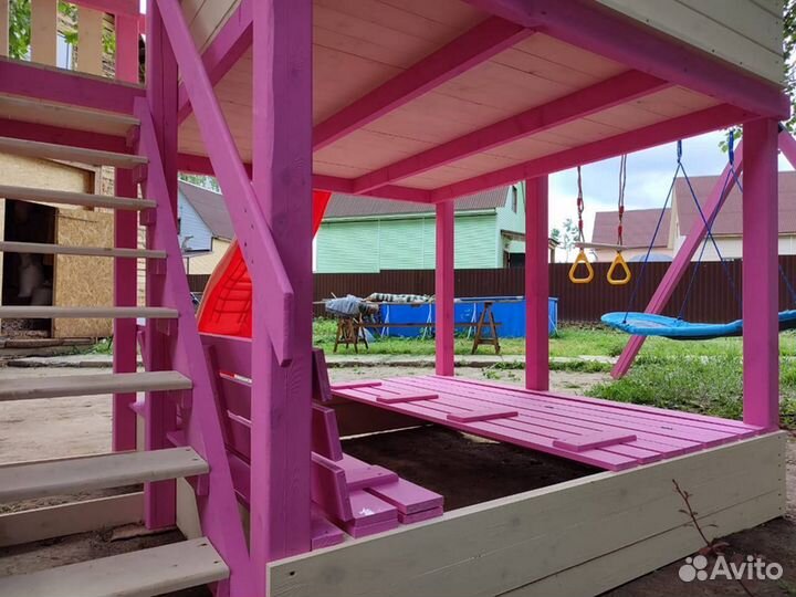 Детские деревянный домик на сваях