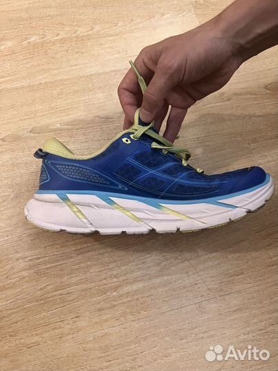 Беговые кроссовки hoka