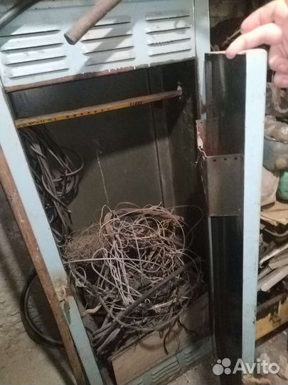 Шкаф железный для гаража