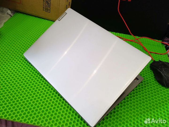 Шикарный Lenovo (RyZ3-4ядра/8GB/SSD+1TB)