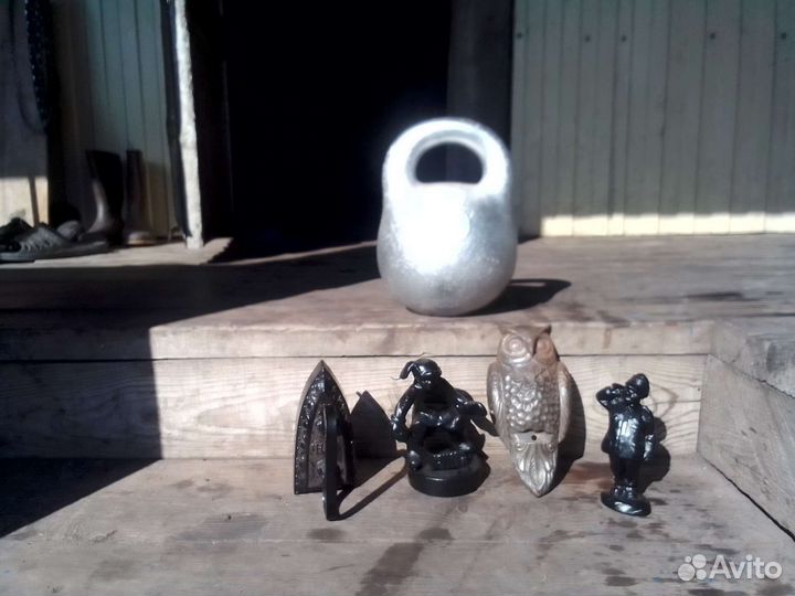 Металлические статуэтки и гиря 32кг