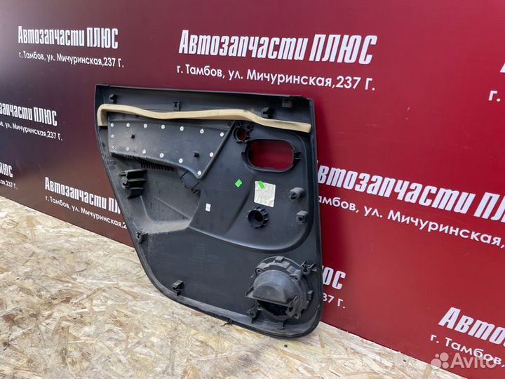 Обшивка боковой двери задняя правая Renault Duster