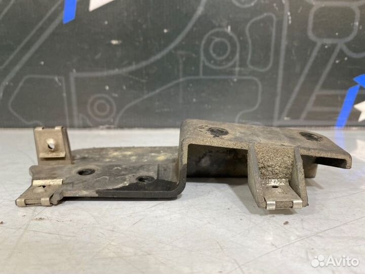 Брызговик задний правый Audi A6 C6 BDW 2005