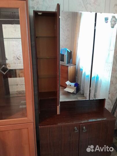 Отдам Трильяж с зеркалом