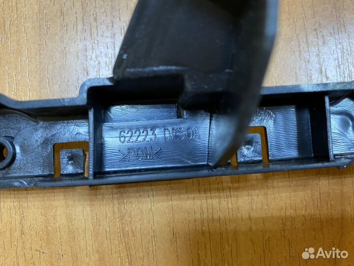 Кронштейн бампера передний левый на Nissan