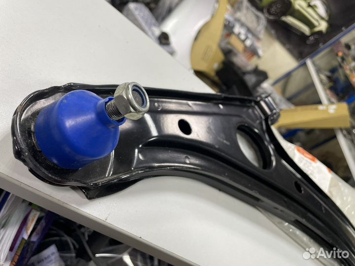 Рычаг подвески правый hyundai Getz 1060120062