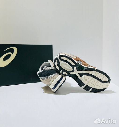 Кроссовки asics