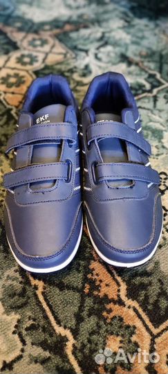 Кроссовки подростковые