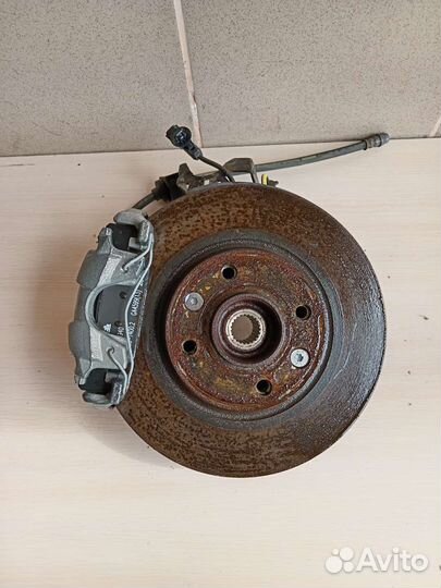 Поворотный кулак на рено сандеро 2 2014г левый