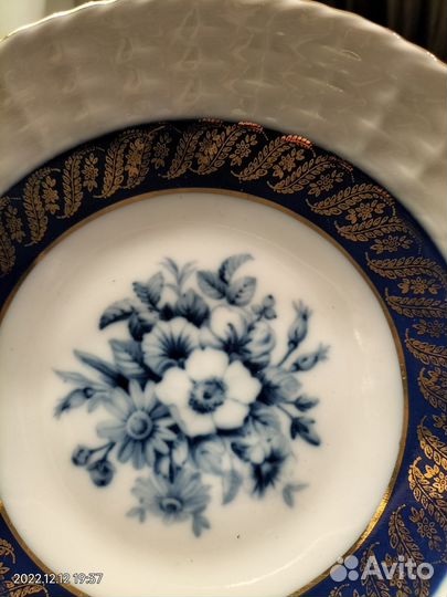Фарфоровое блюдо