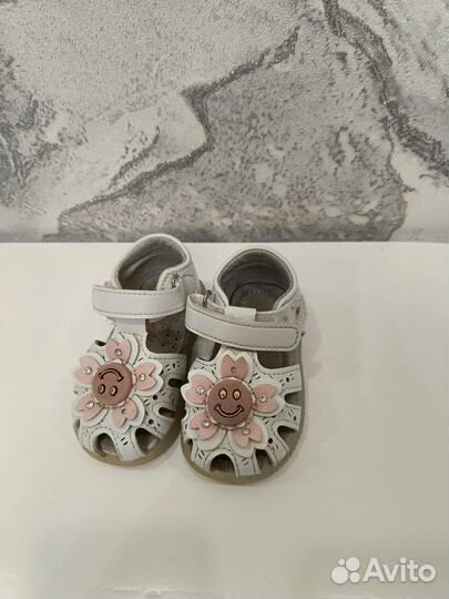 Продам детские сандалики