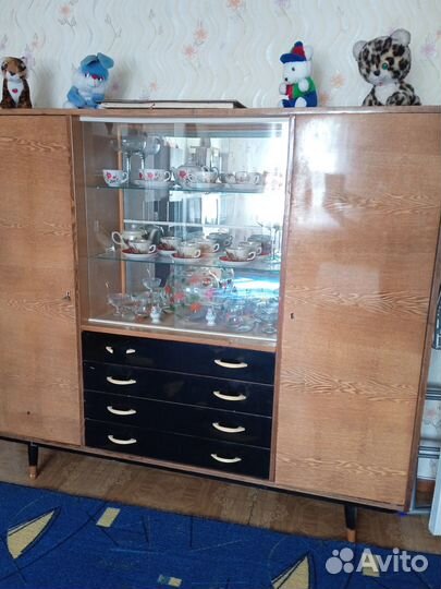 Продам сервант