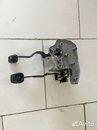 Педаль сцепления тормоза Ford Transit 8