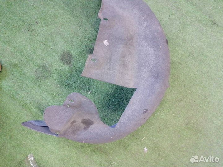 Подкрылок задний левый Volvo V70