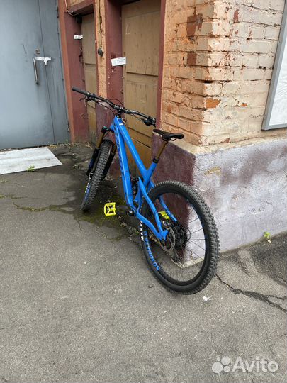 Pivot Switchblade 2022