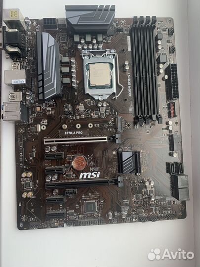 Материнская плата с процессором i3-8100 и кулером