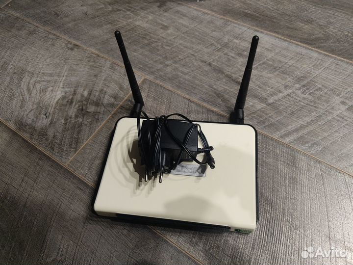 Маршрутизатор TP-link TL-WR1042ND + зарядка
