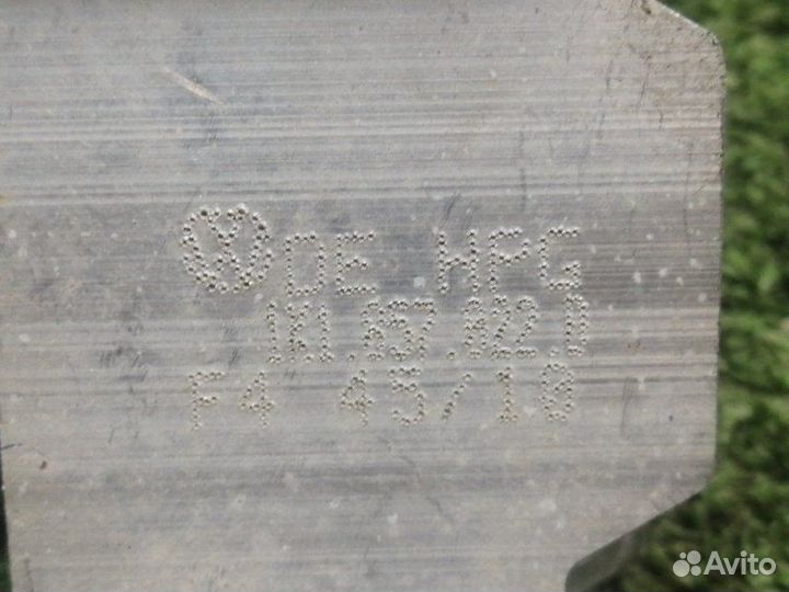 Кронштейн правый Volkswagen Jetta 2014