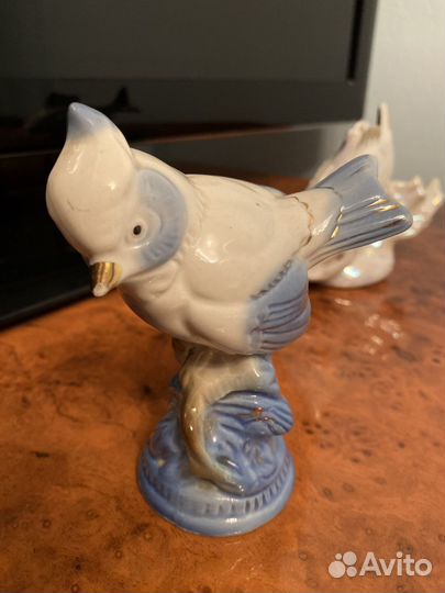 Статуэтка птица