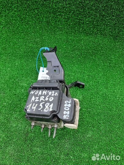 Блок abs Toyota Noah/Voxy 2003 AZR60