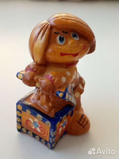 Фигурка декоративная Домовой с сундуком золота