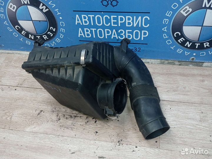 Корпус воздушного фильтра на BMW X5 Е53 рест