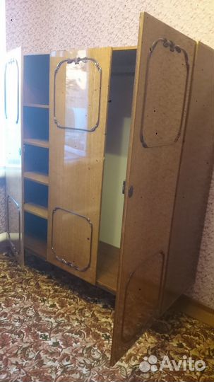 Шкаф сервант