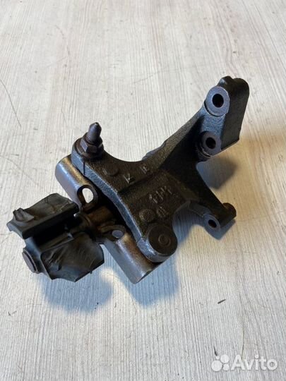 Кронштейн двигателя Nissan Almera Classic B10