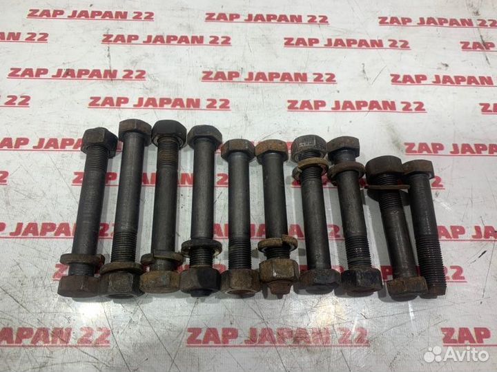 Болты подвески задние Mitsubishi Delica PE8W 4M40