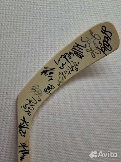 Уникальная клюшка с автографами звезд NHL