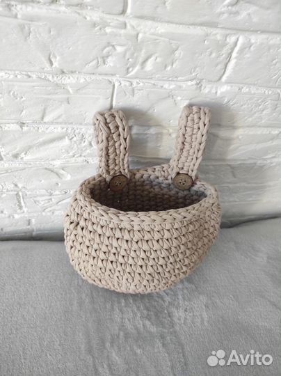 Корзинка из трикотажной пряжи подвесная