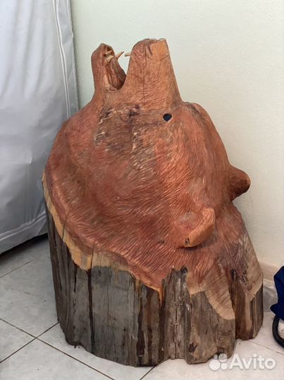 Скульптура вырезанная из дерева