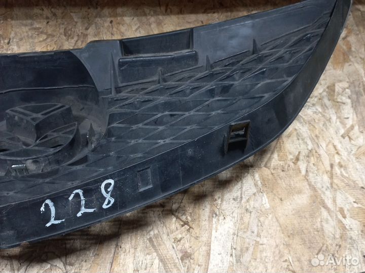 Продам решётку радиатора Mazda