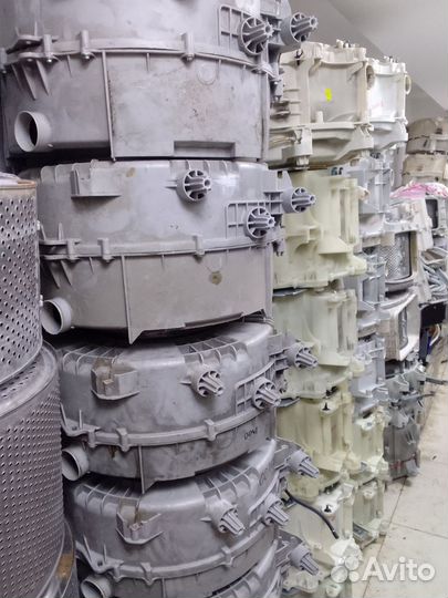 Много баков для стиральных машин