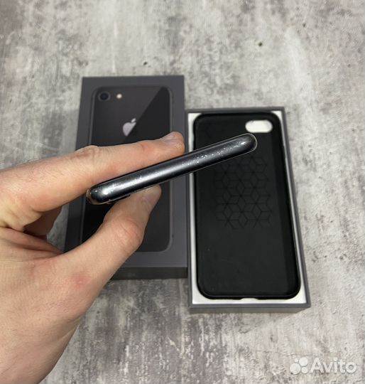 iPhone 8 на 64Gb Black