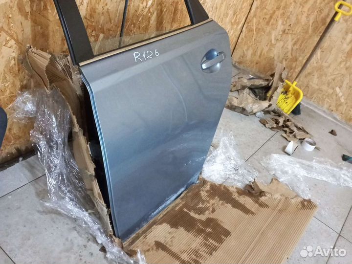 Дверь задняя левая toyota auris E 180