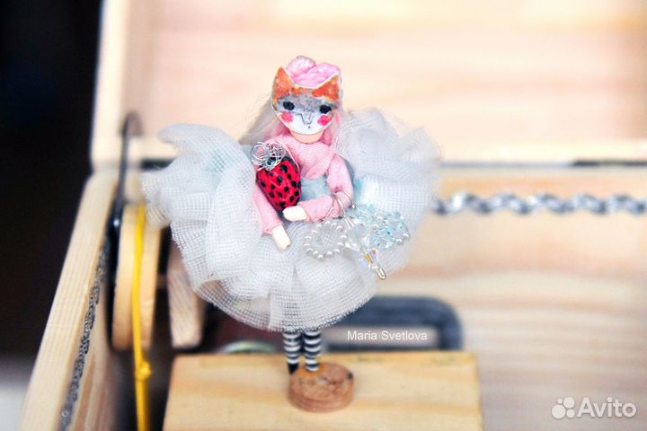 Ягодка Музыкальная шкатулка с танцующей балериной