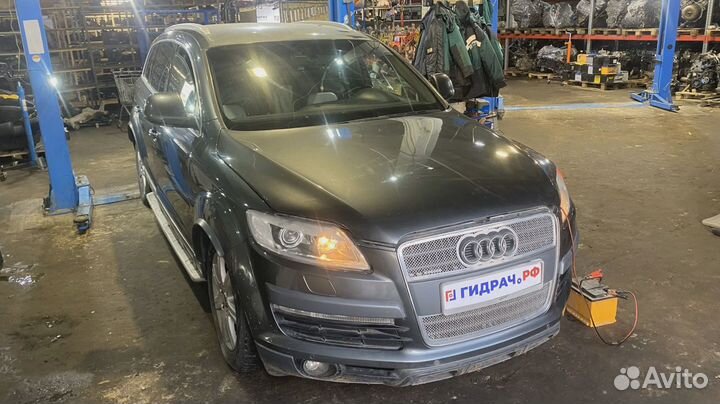 Ручка двери внутренняя правая Audi Q7 (4L) 4L08370