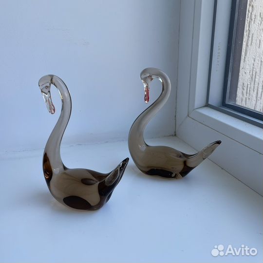 Стеклянные лебеди