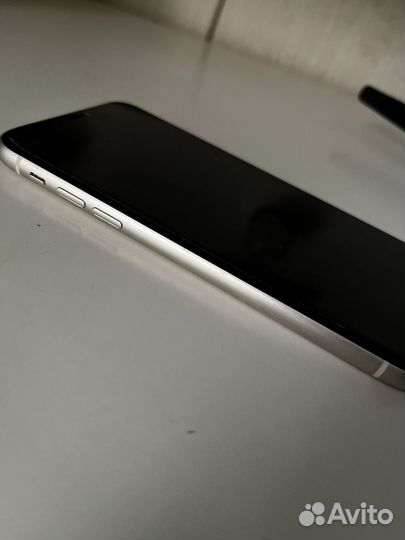 Телефон iPhone 11