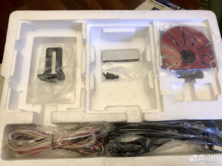 Автомобильный монитор Alpine