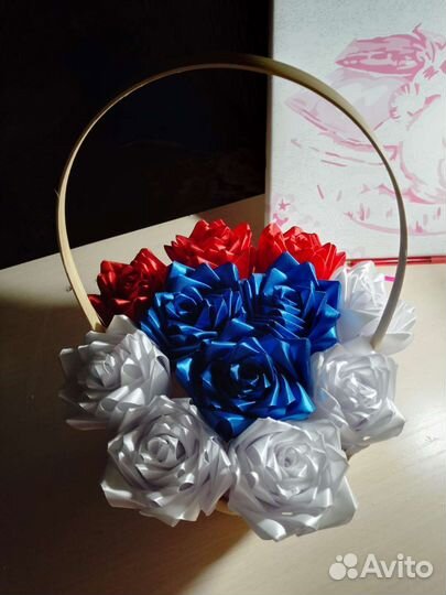 Цветы букет корзина из атласных лент в подарок