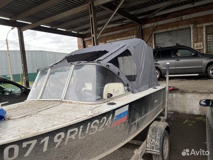 Продам лодку с местом