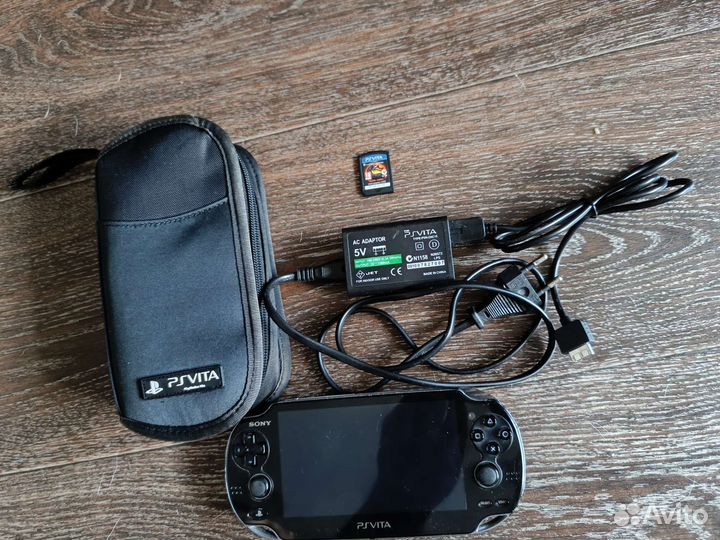 Sony ps Vita PCH-1008